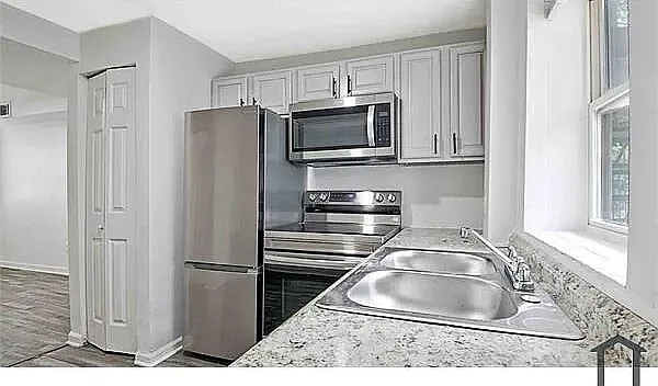 882 Fox St NW — Photo 7