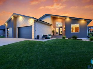 1000 S Torrey Pine Ln, Sioux Falls, SD 57110