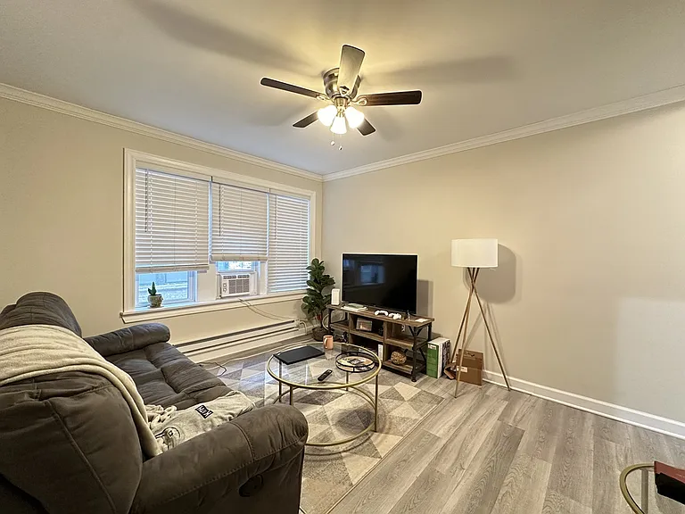 839 W Cornelia Ave #S2 — Photo 10