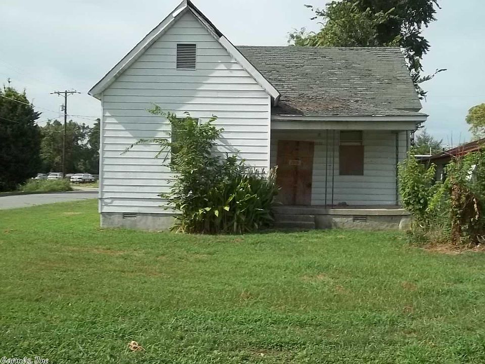 2nd image of 1101 E 2nd St