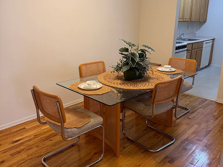 WINDING WOOD APARTMENTS — Photo 7
