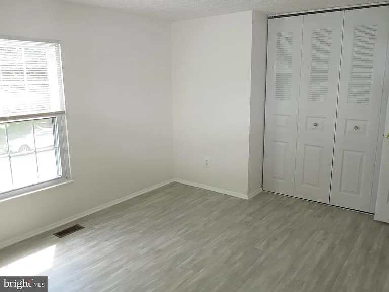 8406 Woodford Ct — Photo 33