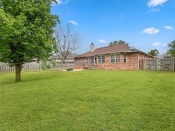 2nd image of 1875 Lancaster Dr