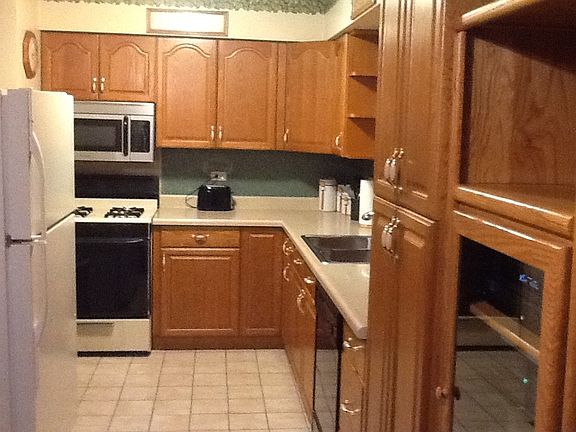 4th image of 16823 Hilltop Ave