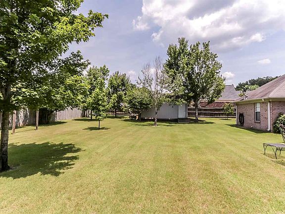 4th image of 25 Brookhaven Dr