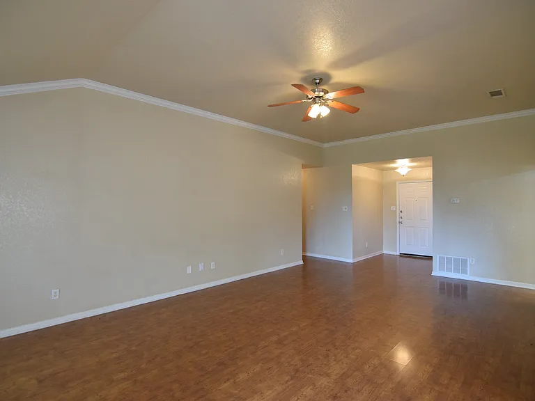 2107 Miller St — Photo 10