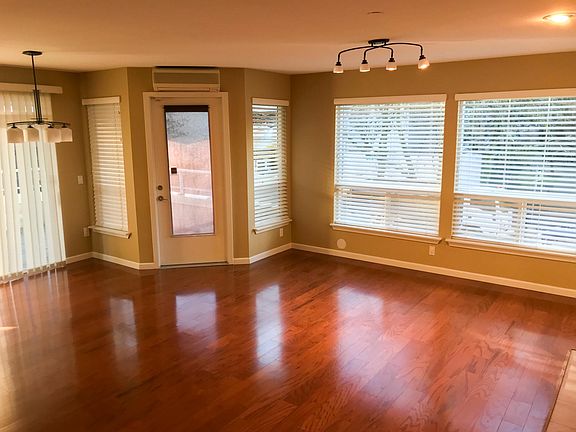 3rd image of 925 110th Ave SE #204