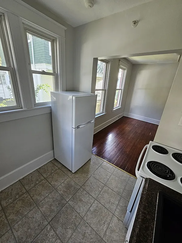 1 bed, 1.0 bath, 700 sqft, $1,650 — Photo 2