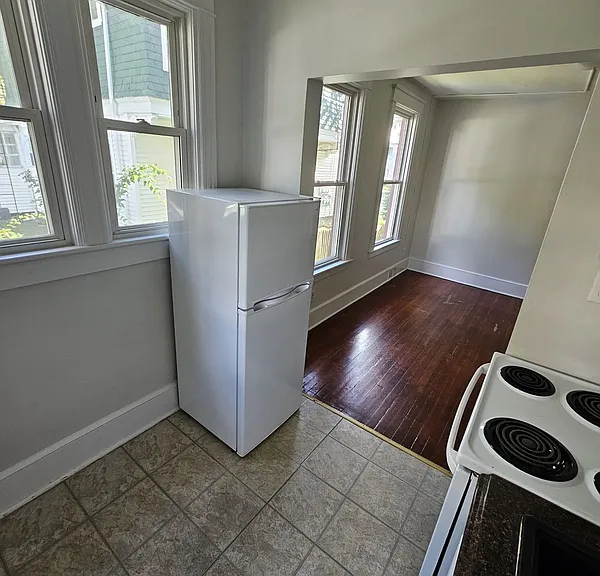 15 Lagrange Ave #2 — Photo 2
