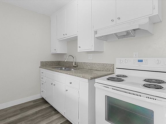 4th image of 1626 Pine Ave #A