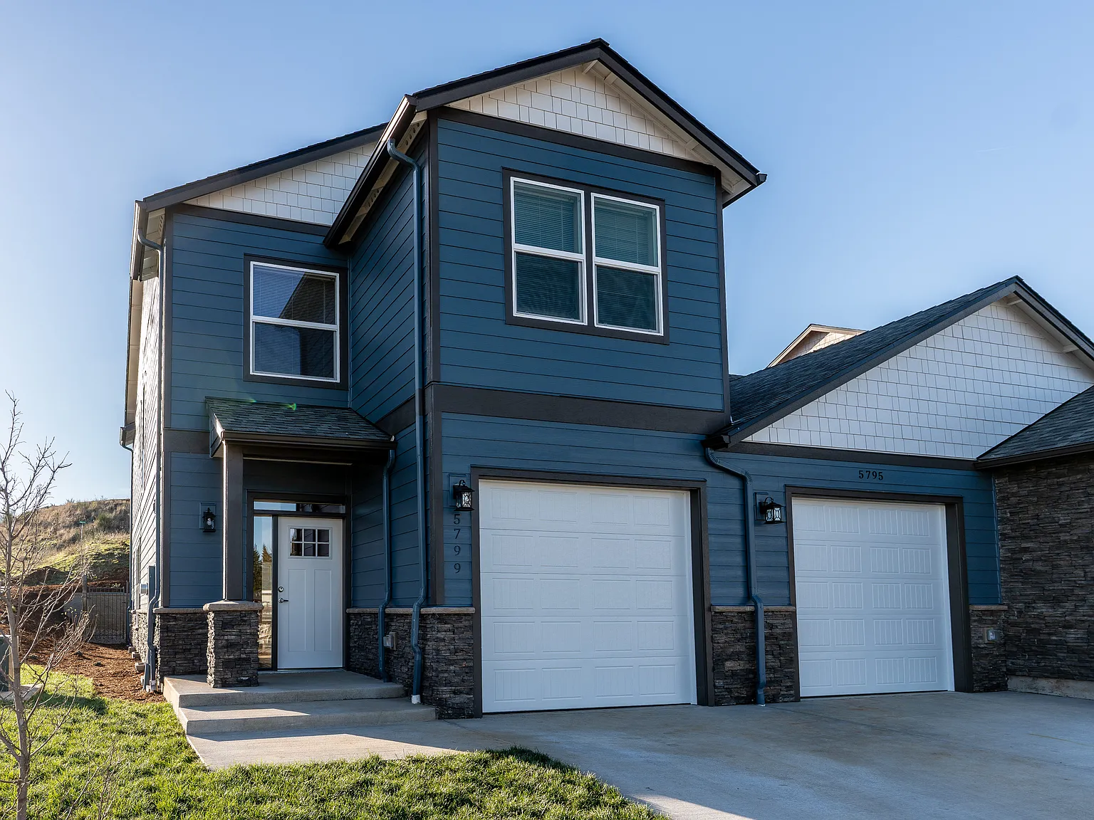3 bed, 2.5 bath, 1613 sqft, $2,550 — Photo 2