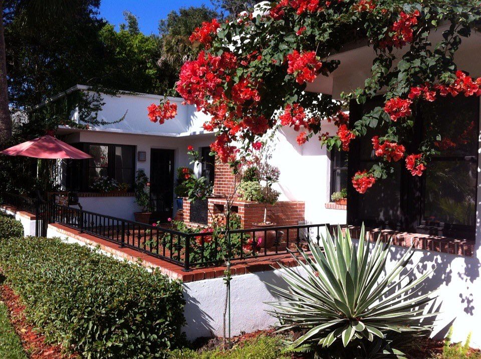 1st image of 2725 Country Club Dr