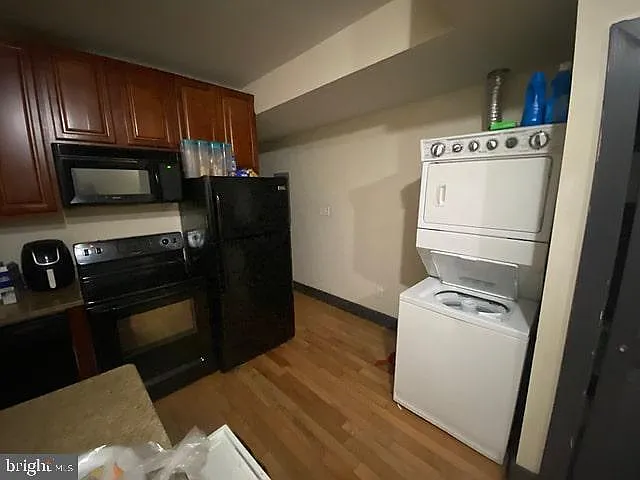 6 bed, 4.0 bath, 1650 sqft, $3,000 — Photo 2