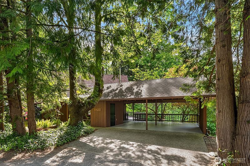 2nd image of 5709 80th Avenue SE