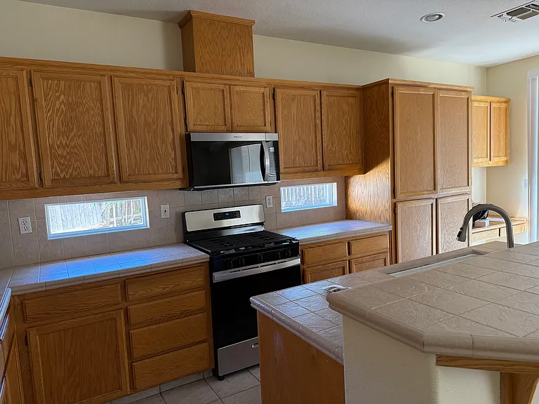 1130 King Loop — Photo 3
