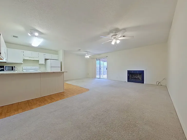 715 Lloyd St — Photo 3