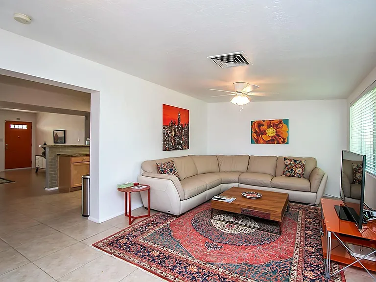 2514 E Campbell Ave — Photo 4