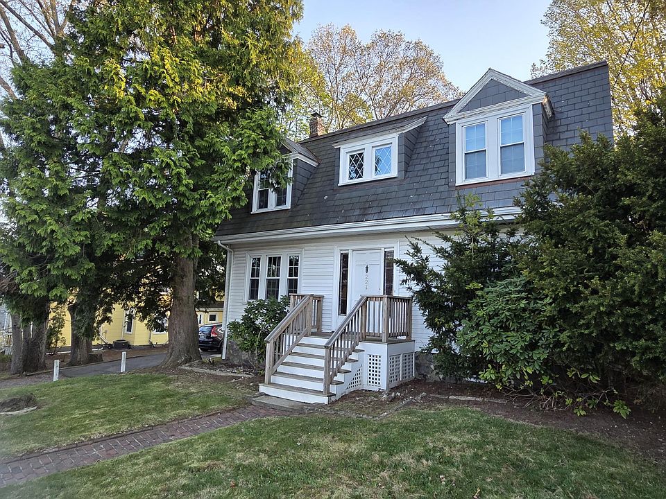 1st image of 221 Metropolitan Ave #221