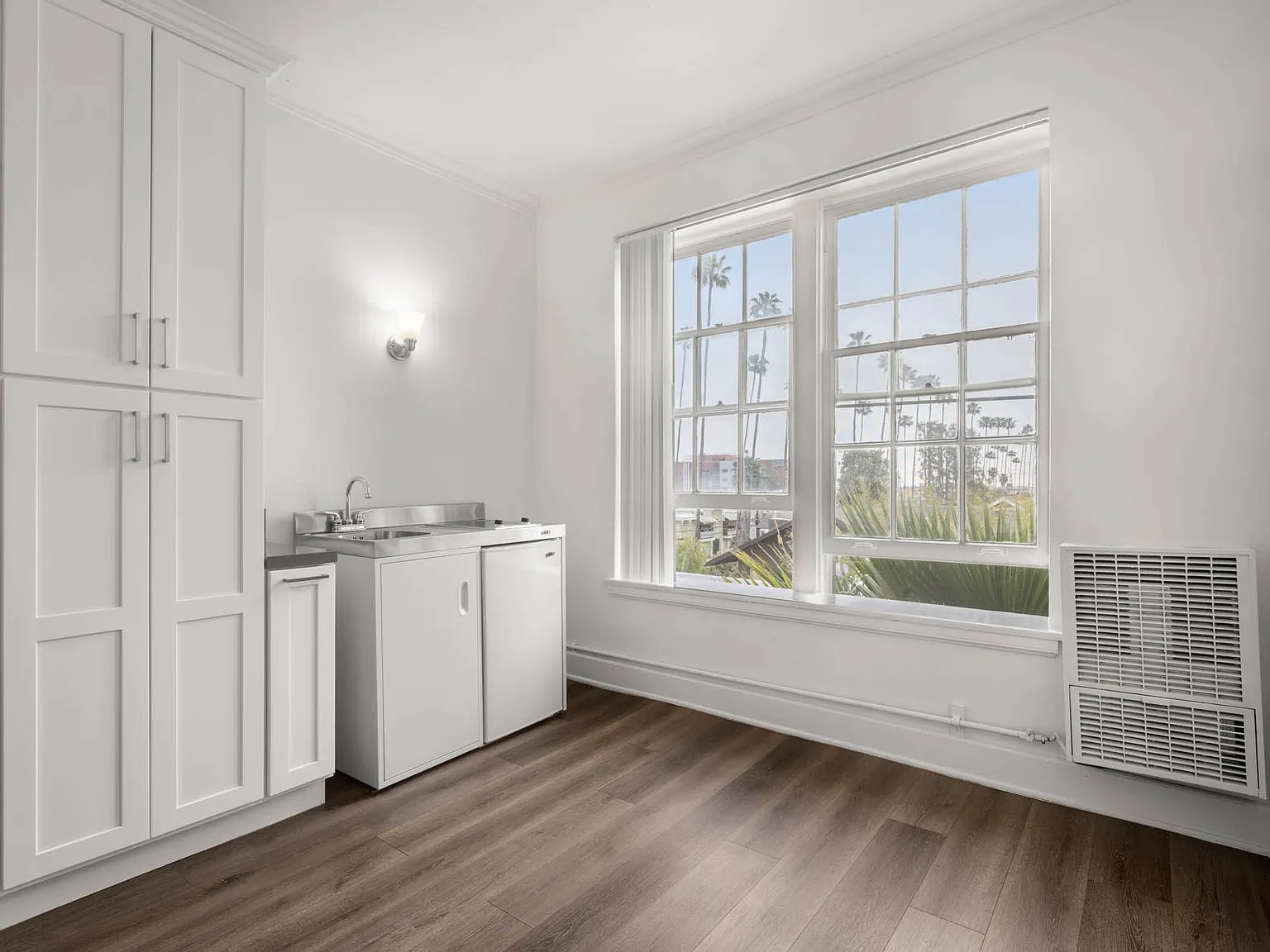 1857 N Wilton Pl — Photo 1
