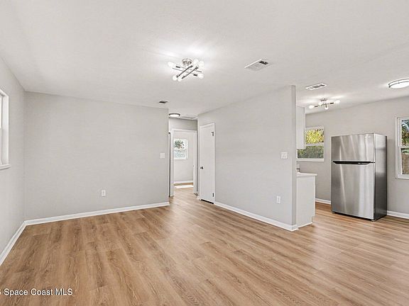 5th image of 4500 Coleridge Ave