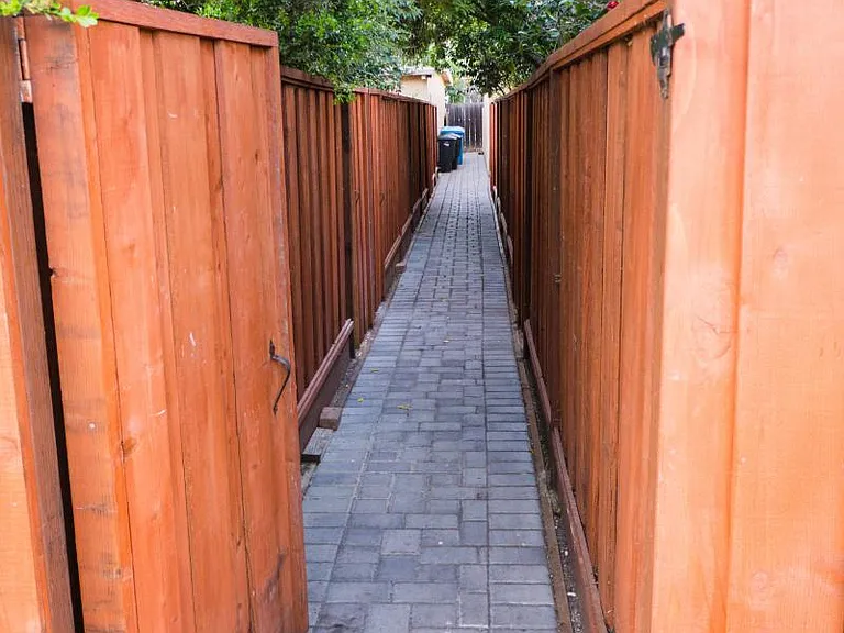 312 Waverley St — Photo 10