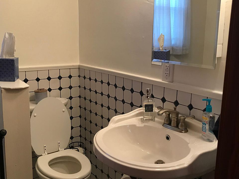 1st image of 301 W 41st St