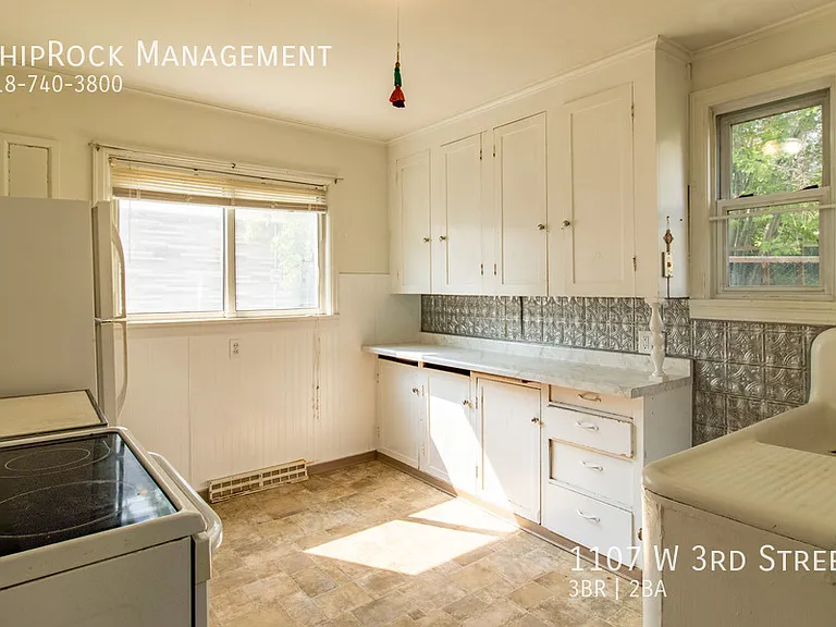 1107 W 3rd St — Photo 9