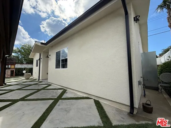 20748 Stagg St, Winnetka, CA 91306