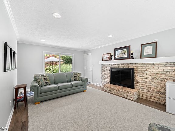 4th image of 57 Parmelee Dr