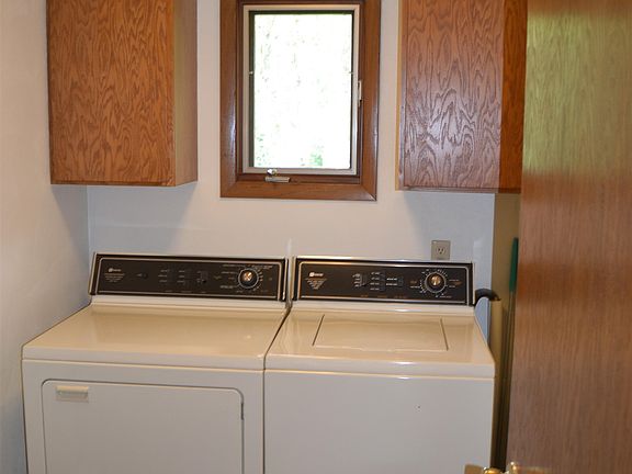 4th image of 202 Moorland Dr