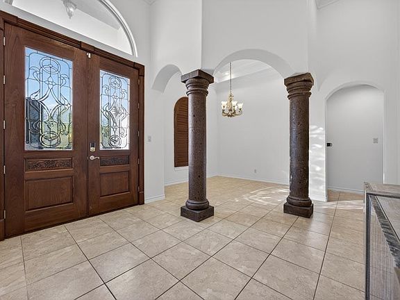 3rd image of 3401 Delfina Dr