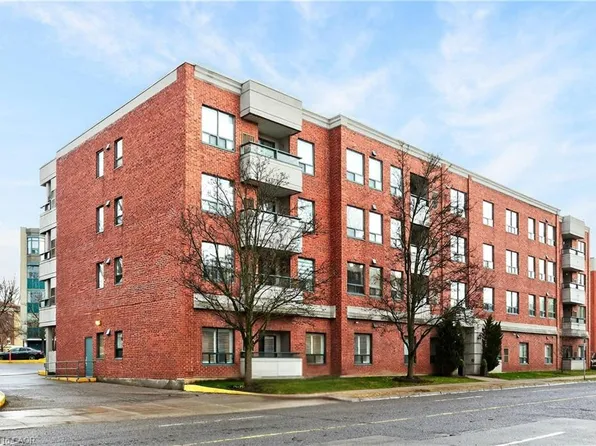 8 Main St #101, Hamilton, ON L9H 2P6