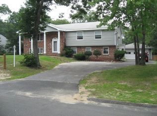 4 Birchwood Ln, East Quogue, NY 11942