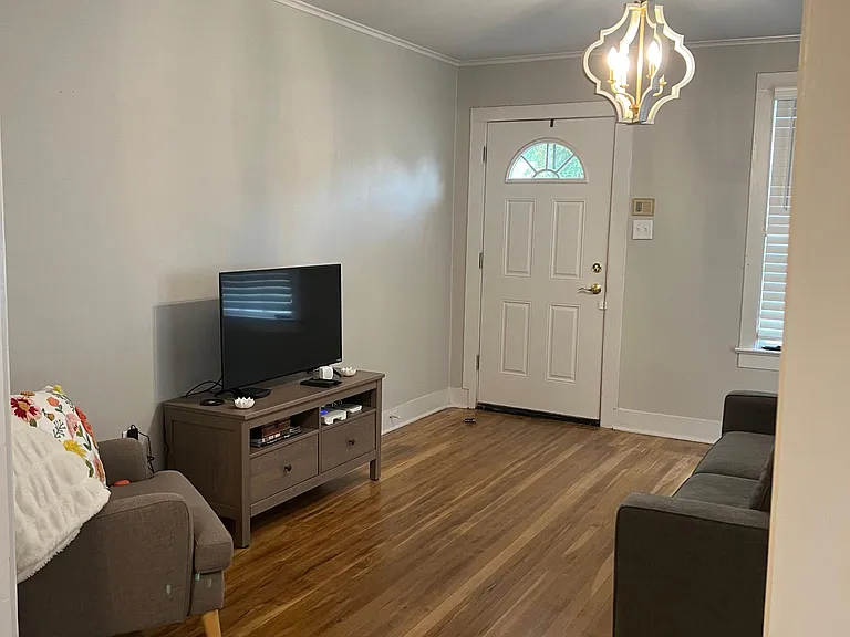 870 Violet St — Photo 2