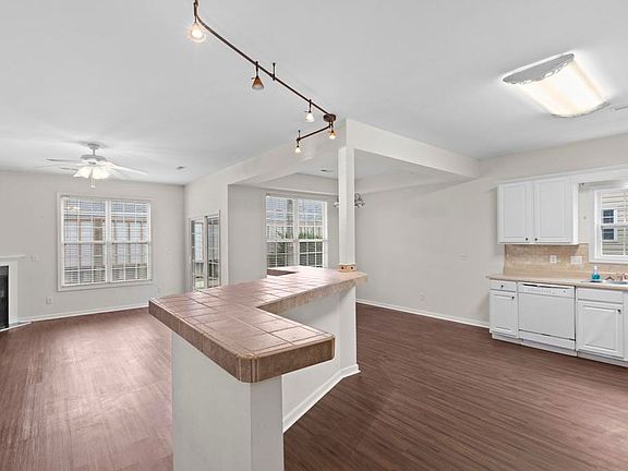 5th image of 301 Triton Ln