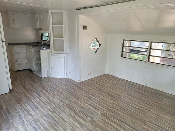 5th image of 8606 Bolton Ave #2