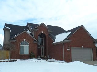 49152 Berkshire Dr, Chesterfield, MI 48047