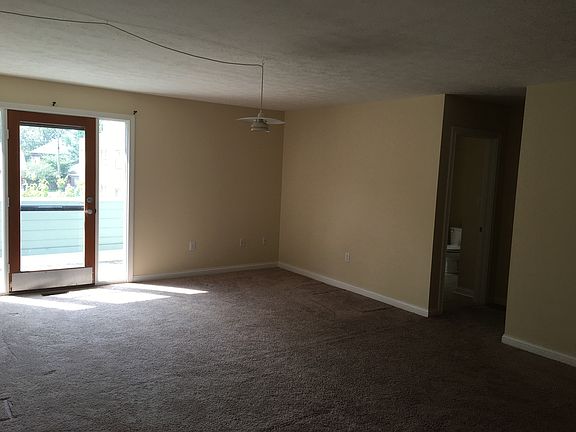 5th image of 1557 N College Ave