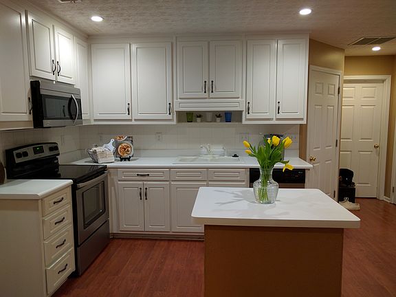 2nd image of 2340 Pettit Dr