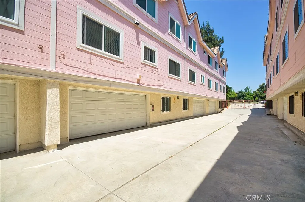 5 bed, 1708 sqft, $3,800 — Photo 2