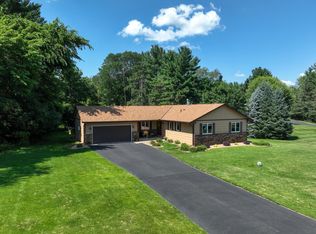 8810 42nd St N, Lake Elmo, MN 55042