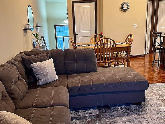 2nd image of 1432 Marilyn Dr