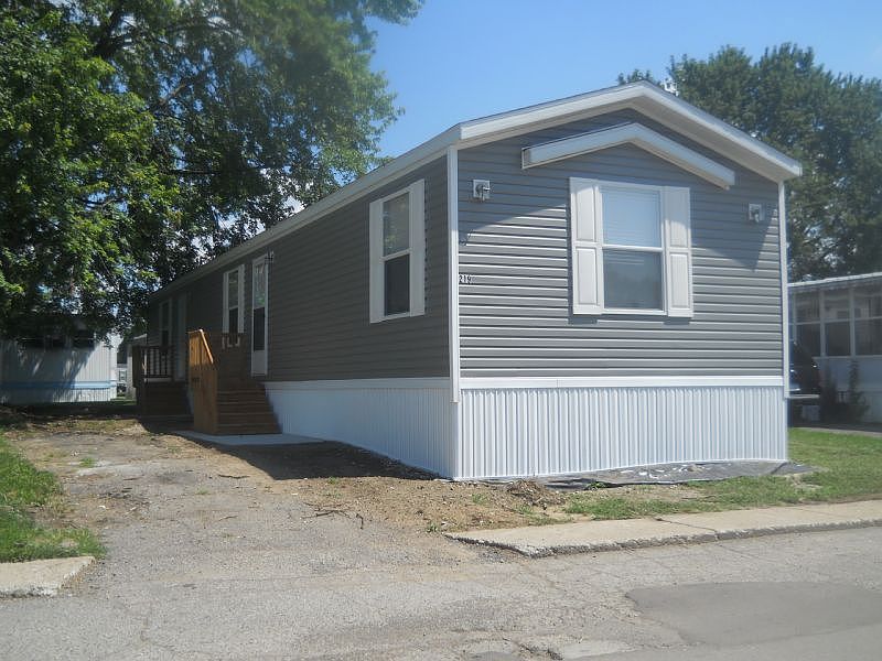 1st image of 219 S Lyon Woods Dr