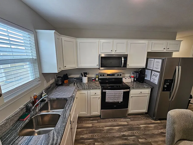 2224 Morris Ave — Photo 17