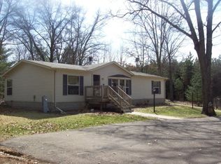 E7925 Cut Off Rd, New London, WI 54961