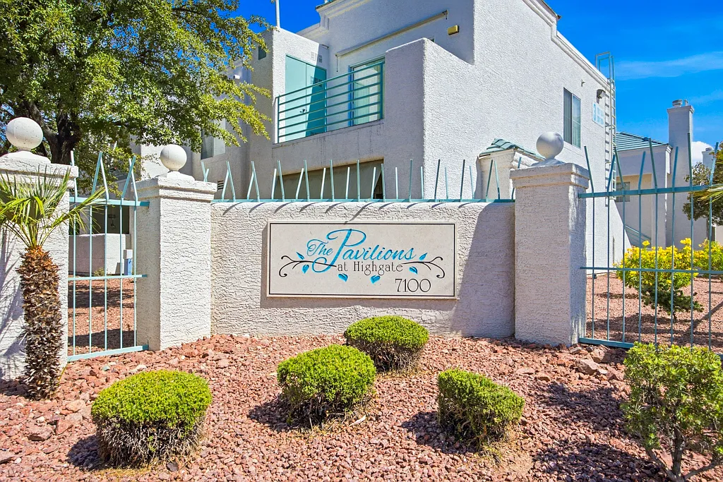 2 bed, 1002 sqft, $1,650 — Photo 1