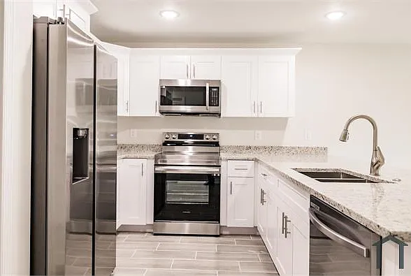 3 bed, 1197 sqft, $2,000 — Photo 2