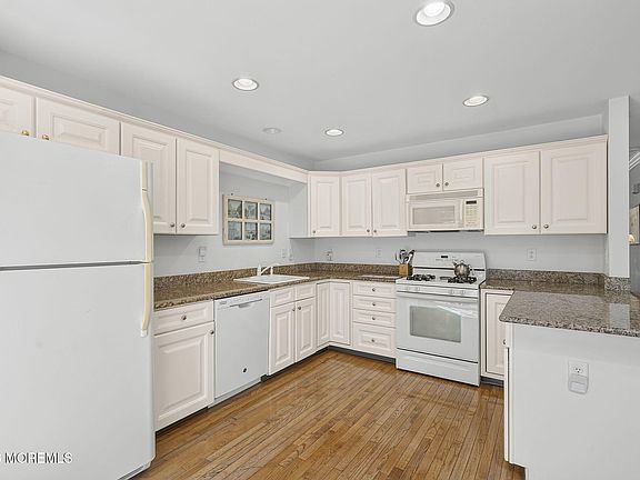 4th image of 95 Ironwood Court