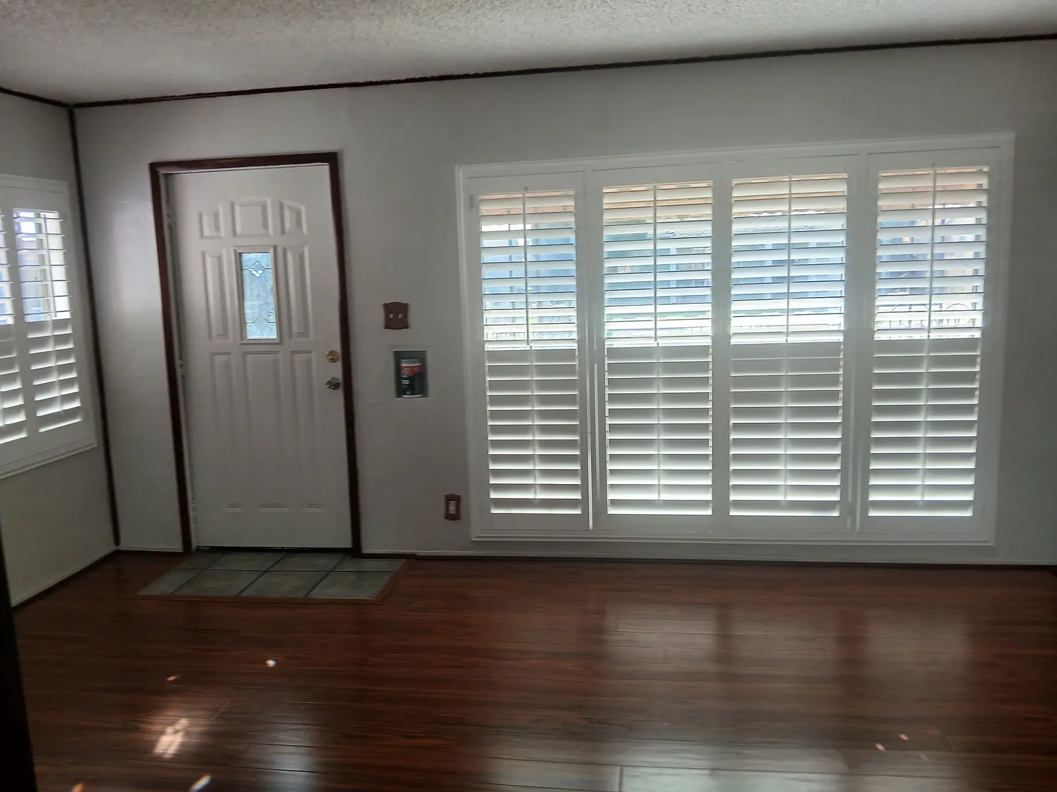 3 bed, 1.5 bath, 1492 sqft, $3,600 — Photo 3