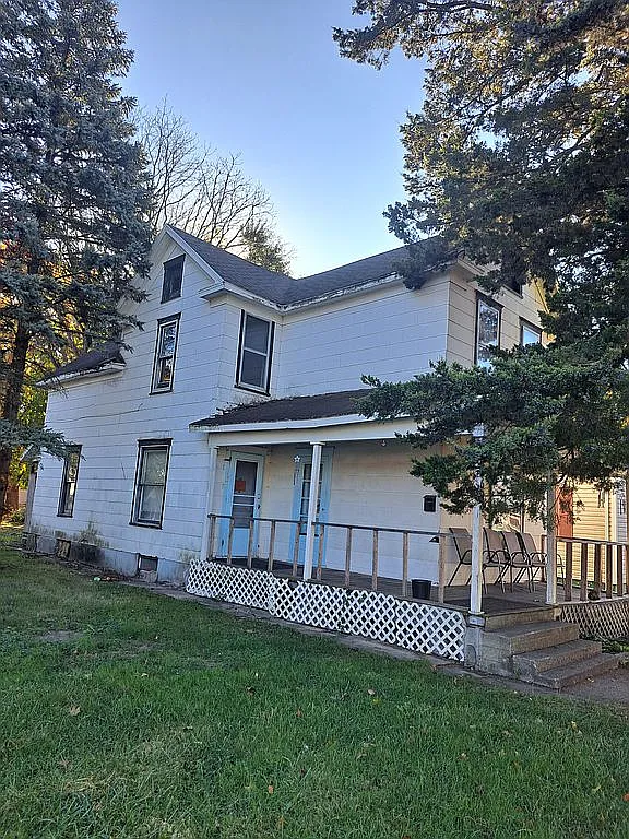 1634 Center Blvd photo 1